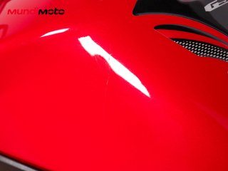SUZUKI GSR 750
