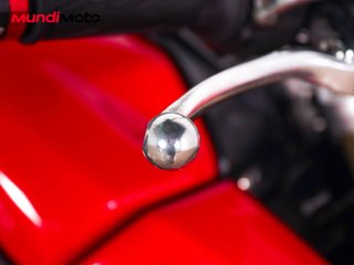SUZUKI GSR 750