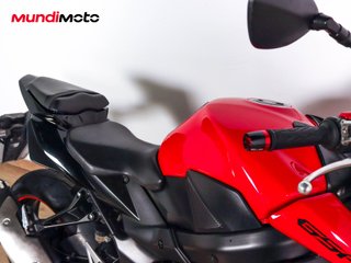 SUZUKI GSR 750