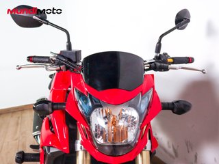 SUZUKI GSR 750