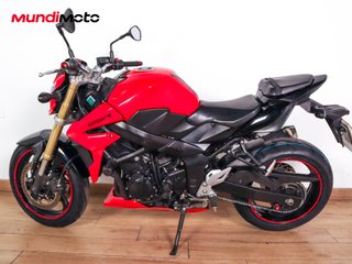 SUZUKI GSR 750