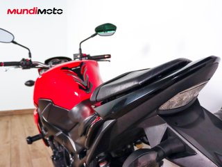 SUZUKI GSR 750