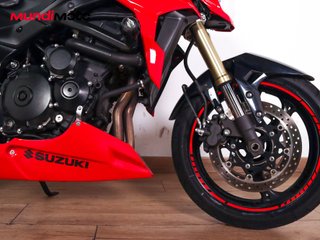 SUZUKI GSR 750