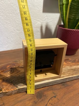 Reloj de mesa de madera