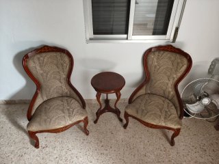 Conjunto mesa y 2 sillones estilo clásico