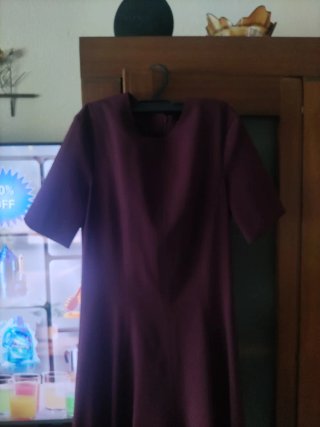 Vestido berengena talla XS muy ponible.