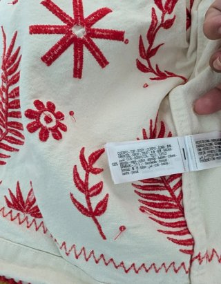 Chaqueta vaquera bordada roja