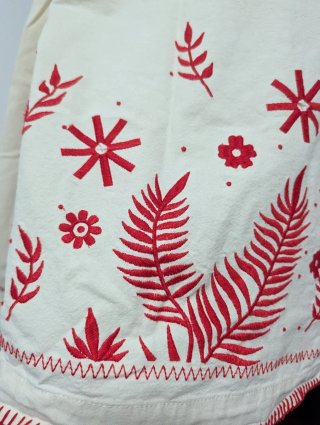 Chaqueta vaquera bordada roja