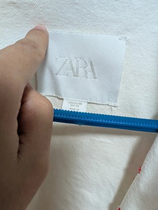 Chaqueta vaquera bordada roja