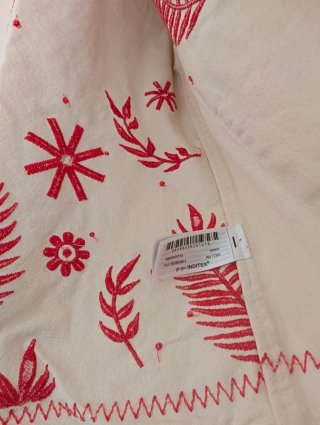 Chaqueta vaquera bordada roja