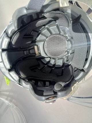 Casco de hockey con visor