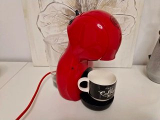 Cafetera Dolce Gusto Roja