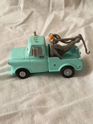 Camión de remolque Cars Mater 1:55