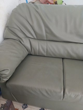 Sofá de 2 plazas gris piel. URGE VENTA.