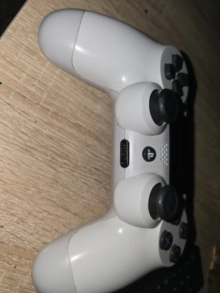 Mando PS4 Blanco boton no va de r2 del disparo