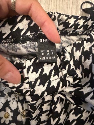Ropa de maternidad azul y blanca