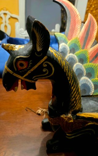 Figura dragón madera tallada a mano