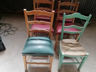 Sillas antiguas madera y cuero baratas a 4€/silla