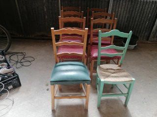 Sillas antiguas madera y cuero baratas a 4€/silla