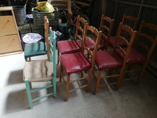Sillas antiguas madera y cuero baratas a 4€/silla