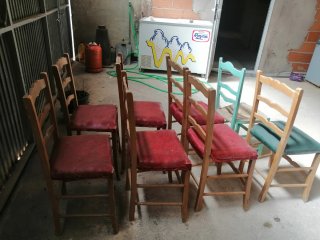 Sillas antiguas madera y cuero baratas a 4€/silla