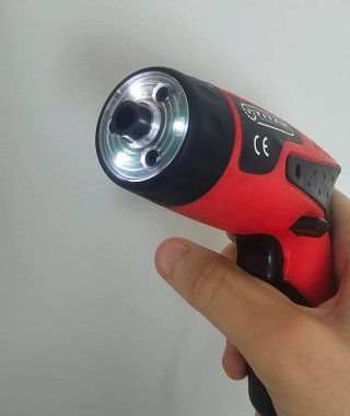 Cacciavite Elettrico "Titan" con set
