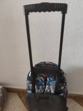Mochila Totto Ruedas con estampado musical