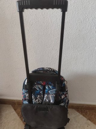 Mochila Totto Ruedas con estampado musical