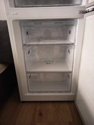 Frigorífico  combi no frost Hisense blanco ,3 años