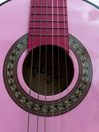 Guitarra infantil rosa