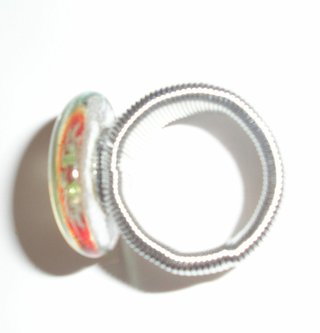 Anillo transparente con flor naranja
