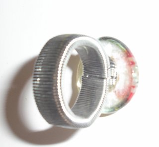 Anillo transparente con flor naranja