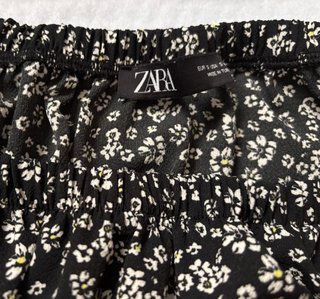 Vestido Zara negro floral talla S manga 3/4
