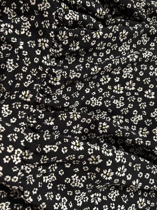 Vestido Zara negro floral talla S manga 3/4