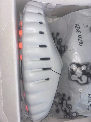 Zapatilla Nike MIND gris y naranja