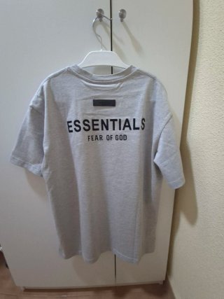 Camiseta Essentials Gris Talla S