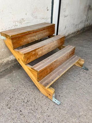 Escalera exterior madera 4 peldaños