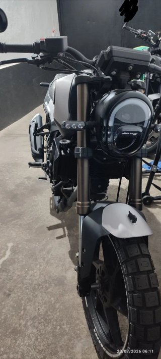 Benelli Leoncino 125 Gris