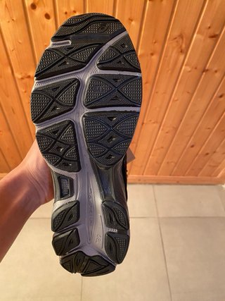 Zapatillas Asics Negras y Grises