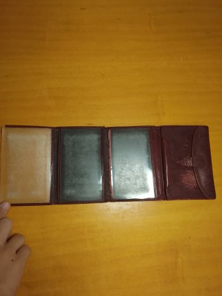 Cartera de piel marrón