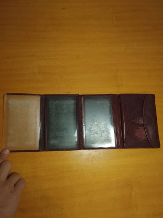 Cartera de piel marrón