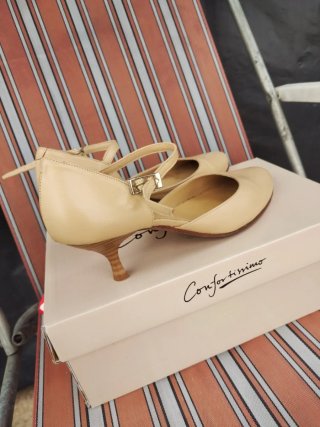 Tacones beige de piel