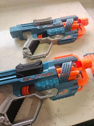 2 Pistolas Nerf Elite 2.0 Commander