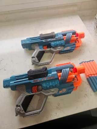 2 Pistolas Nerf Elite 2.0 Commander