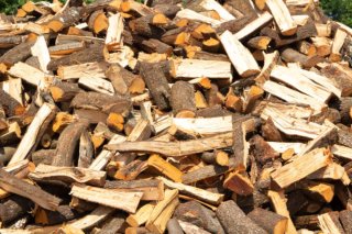 Leña para chimenea o barbacoa