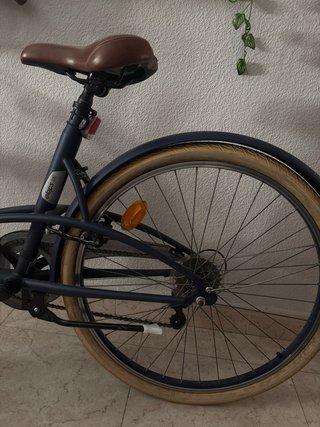 Bicicleta B-Twin Azul con(Cesta precio negociable)