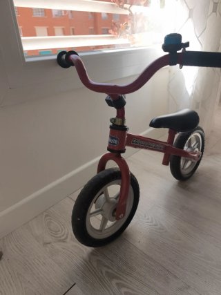 Bici de equilibrio infantil roja