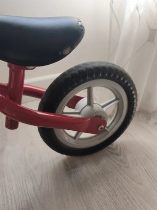 Bici de equilibrio infantil roja