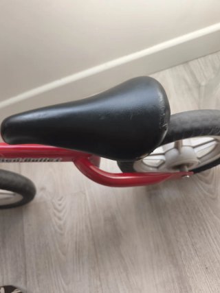 Bici de equilibrio infantil roja