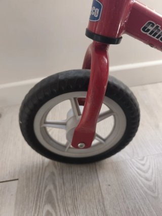Bici de equilibrio infantil roja